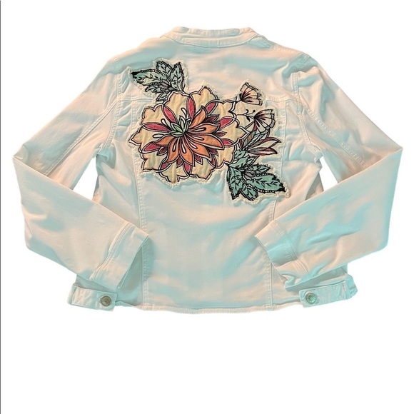 CHICO’S WOMENS WHITE JEAN JACKET SIZE 8-10 WITH PRETTY FLORAL ON BACK - Picture 3 of 12